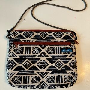 NWOT Kavu Seattle Navy Print 12x10 Purse Crossbody Laptop Sleeve Flawless